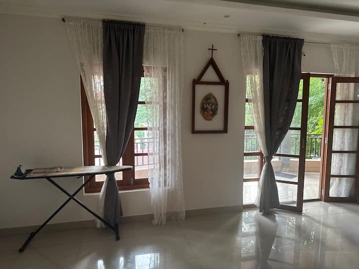Living room image 5