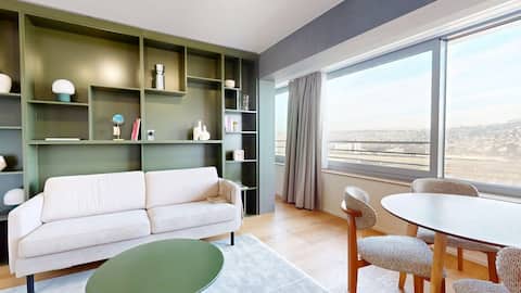Successful Airbnb property: Deluxe One Bedroom - Alto-Tower - 1507 - 370 in Altstetten