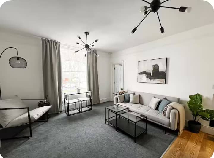 Stylish 2br Flat | Central Location | Free Parking - Gloucester