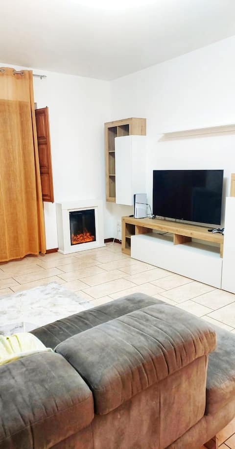 Proprietà Airbnb di successo: Between Etna and the Sea: Modern 2BR in the heart of Giarre a Giarre