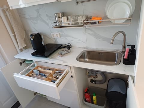 Successful Airbnb property: Cosy mini studio + free parking (Kirchberg) in Luxembourg