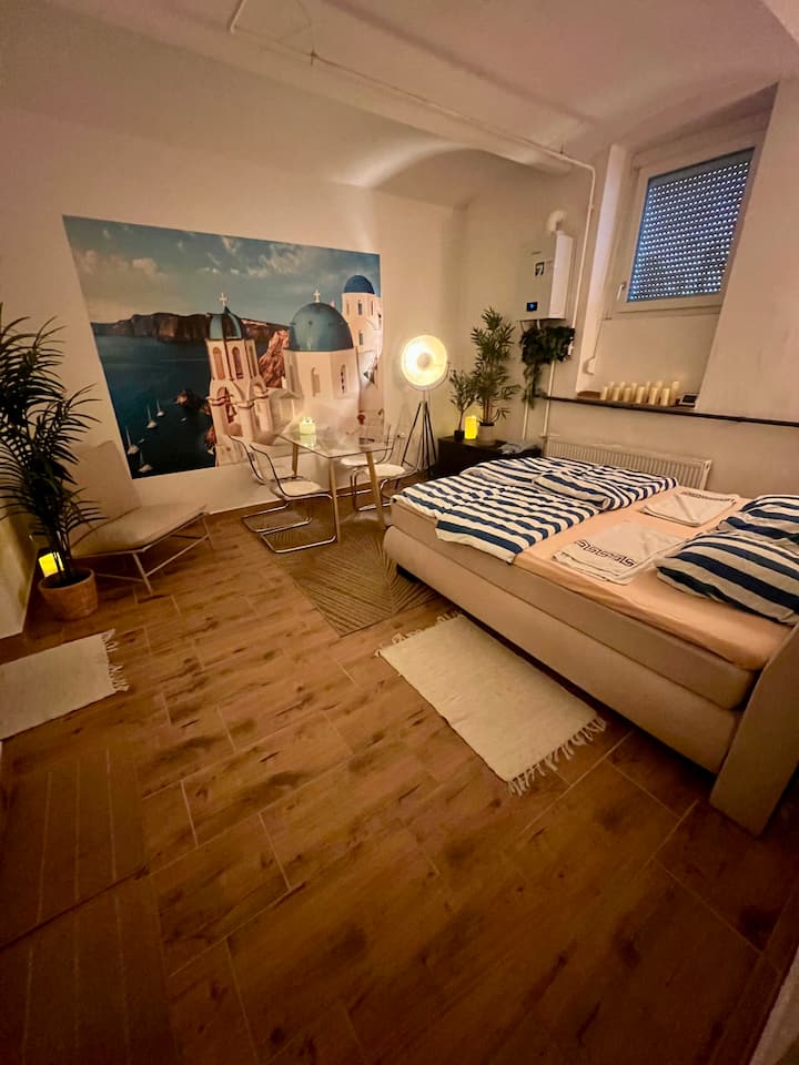 Nástenná maľba Santorini, teplé osvetlenie a krásne detaily vytvárajú špeciálny pocit dovolenky.