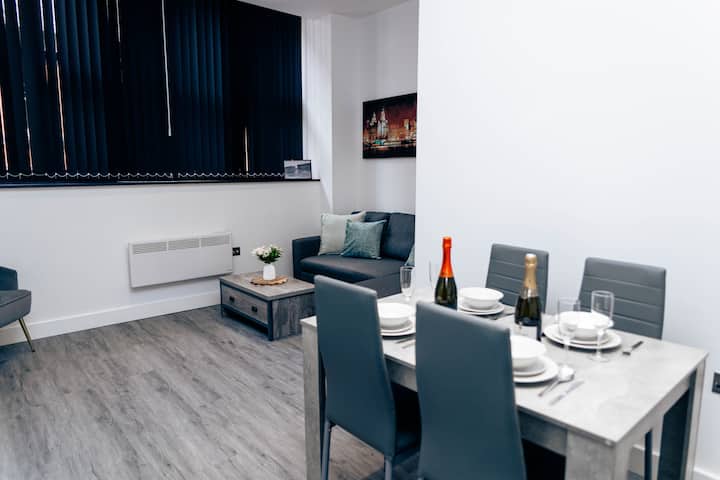 Cumberland Street 2-br City Centre Apartment - Liverpool