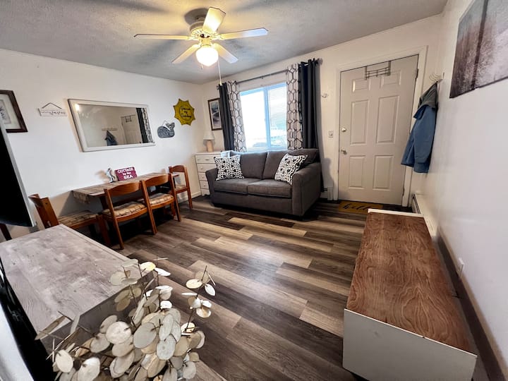 Private Condo Near The Beach. Pets Are Welcomed. - Old Orchard Beach