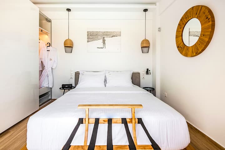 Bedroom 2 with queen bed, ensuite bathroom and pool access