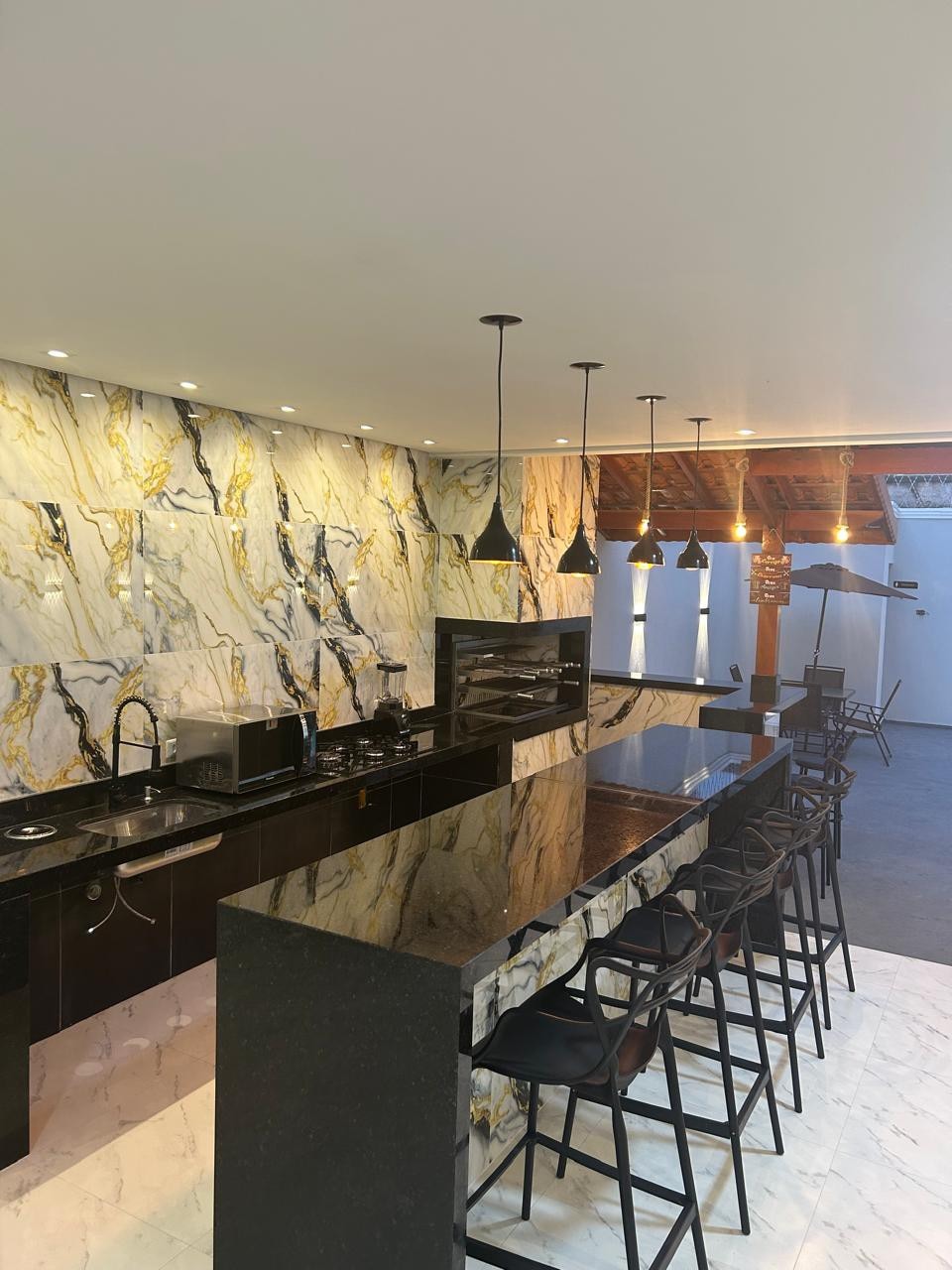 Party space with pool and barbecue area. - Guesthouses for Rent in ...