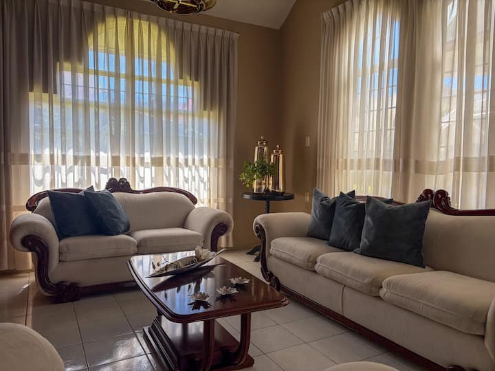 Residencia Elegante Con Jardín Y Gym Privado - Oaxaca