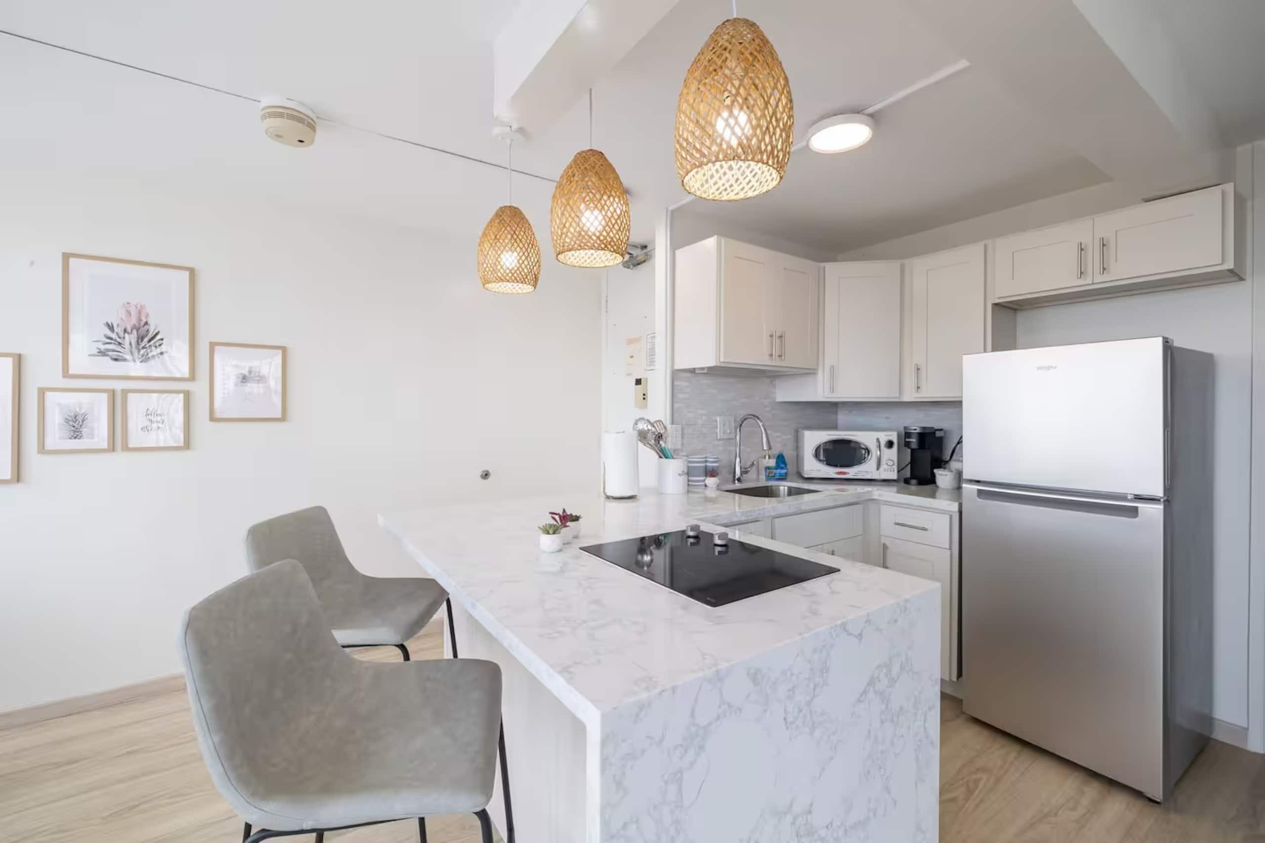 12th Floor Ocean View - 5 min to Waikiki Beach - Image 6
