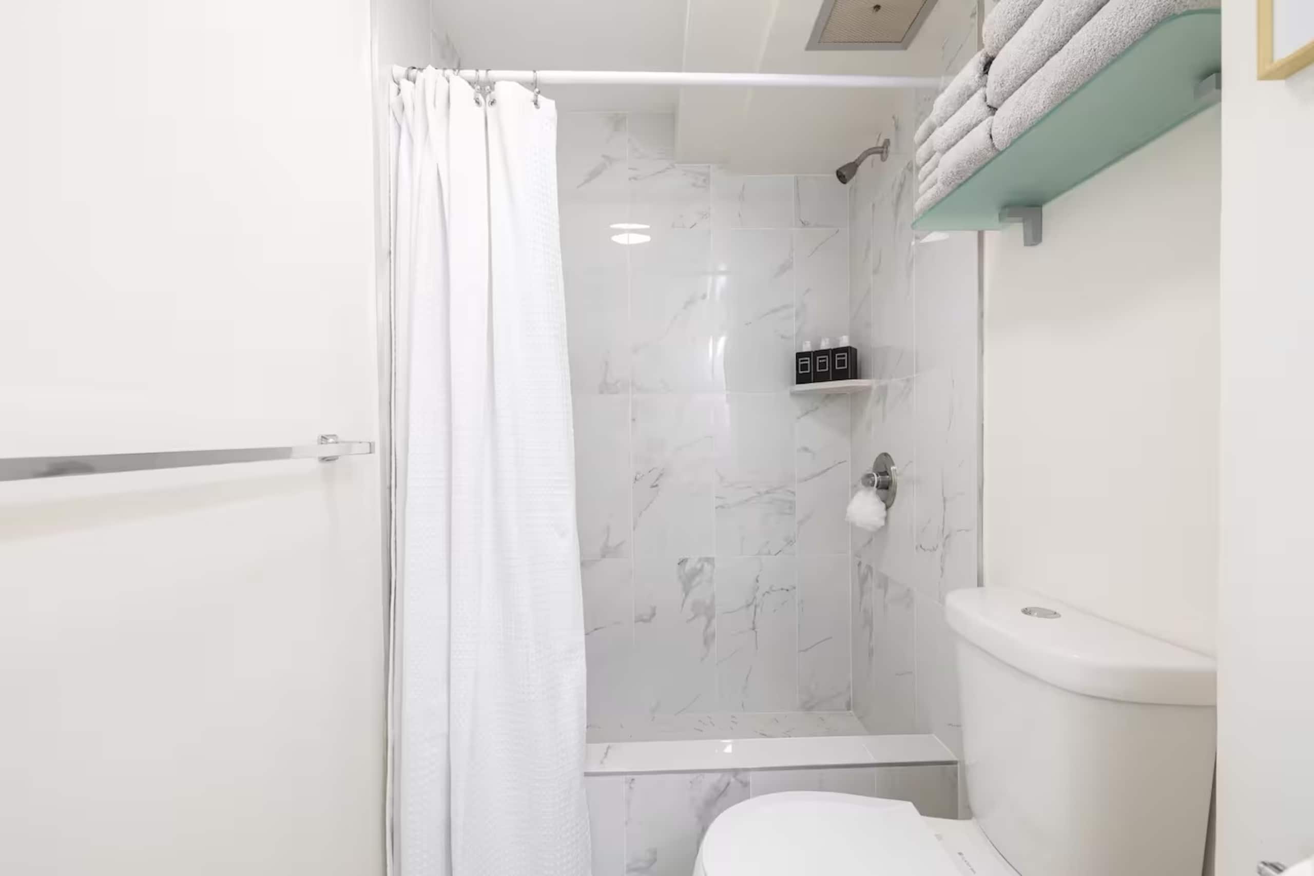 12th Floor Ocean View - 5 min to Waikiki Beach - Image 16
