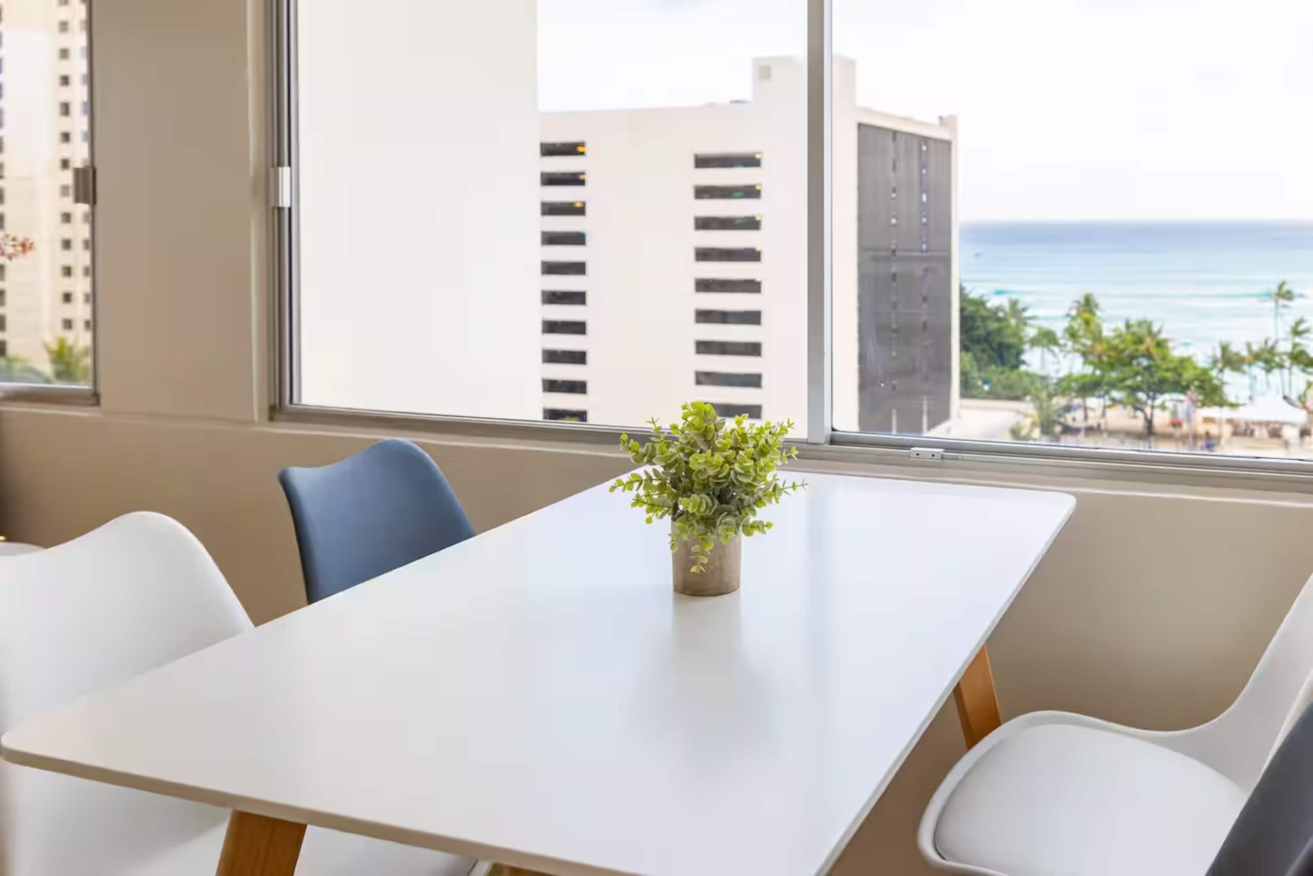 12th Floor Ocean View - 5 min to Waikiki Beach - Image 11