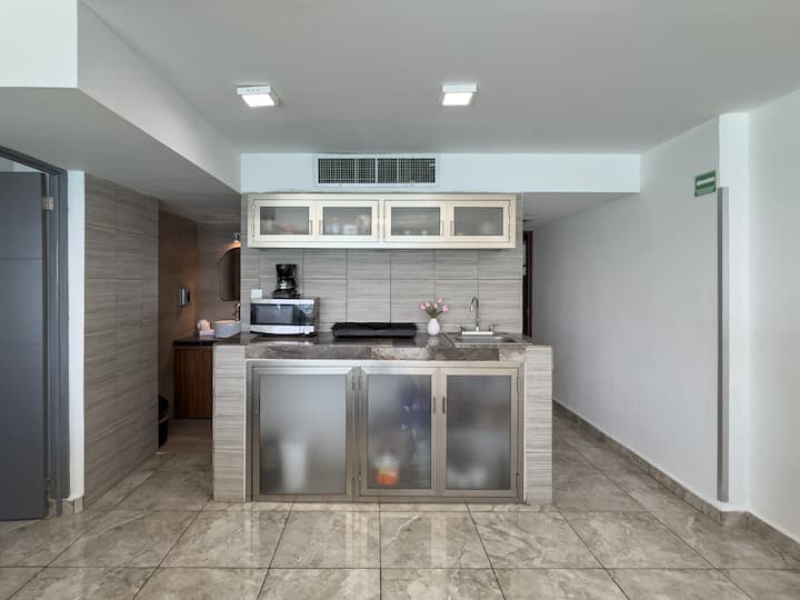 Oceanfront 2 Bedroom Apartment First Line View - Cancún