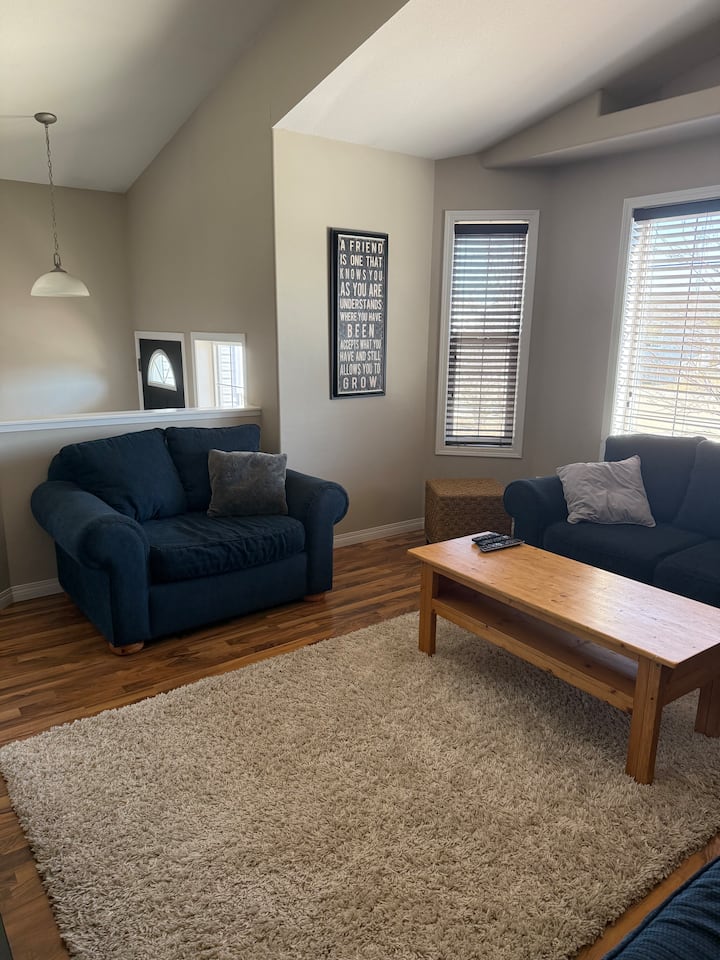 The Upper Haven – Bright & Spacious 3br - Grande Prairie