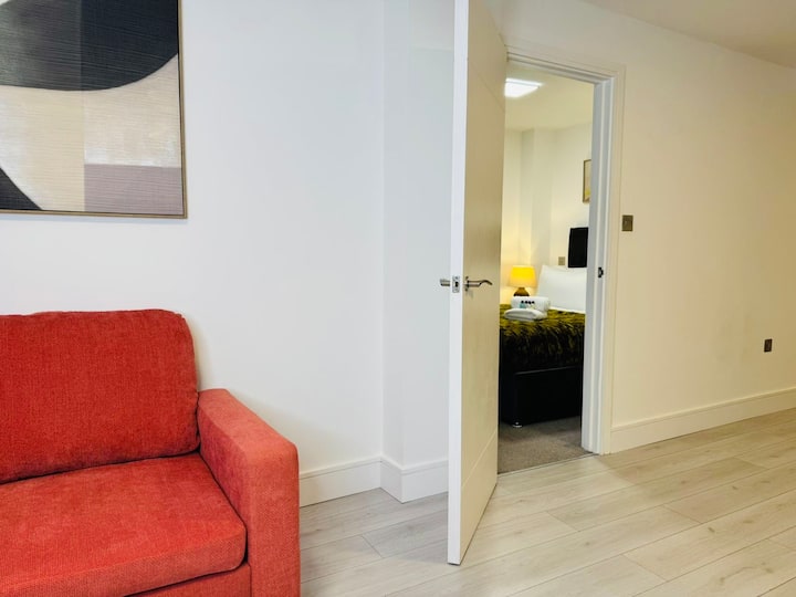 Modern Executive Suite 6 | Central Swindon - Swindon