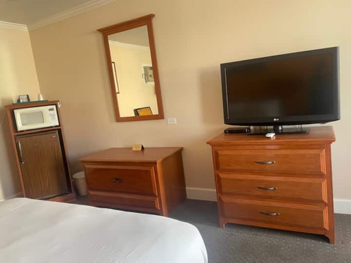 Private Room With Private Bathroom - Ridgecrest, CA