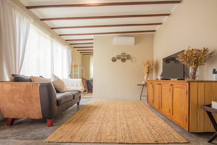 Stylish Cottage In Pretoria With Braai & Parking - Pretoria