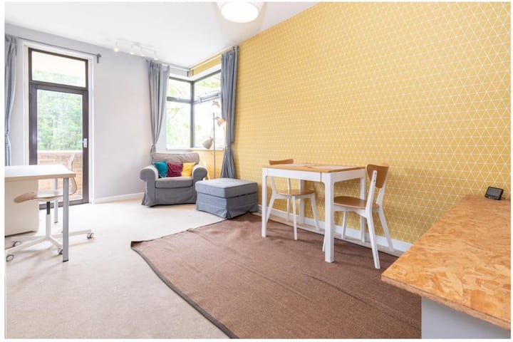 Spacious Quiet Oxford City-center Flat | Sleeps 3 - Oxford