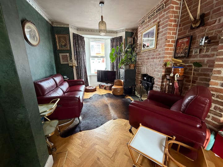 Unique Cardiff Home | 3 Bedrooms - Sleeps Up To 8 - Cardiff