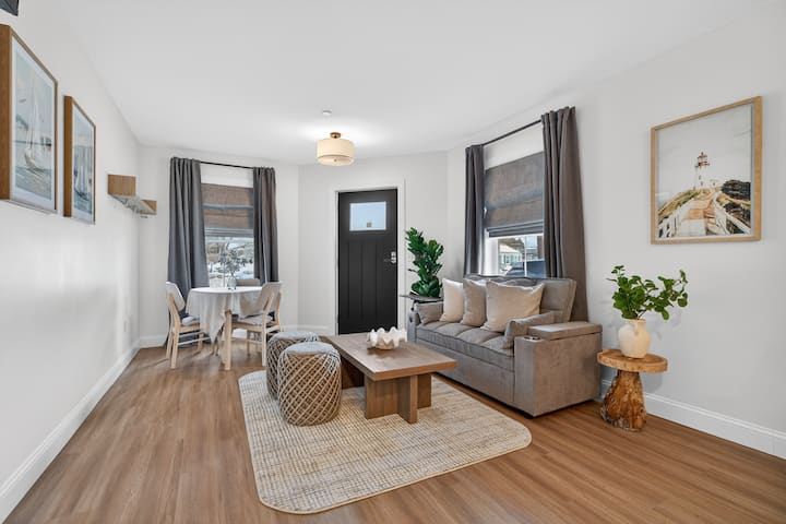 Mystic Inn Suite #1-stylish Modern Studio - Stonington, CT