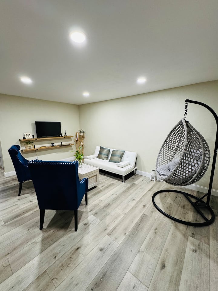 The Blue Accent Retreat - Maitland, FL