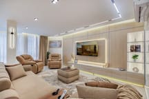 Stylish 3BR Central Stay | Near Airport | Sleeps 8