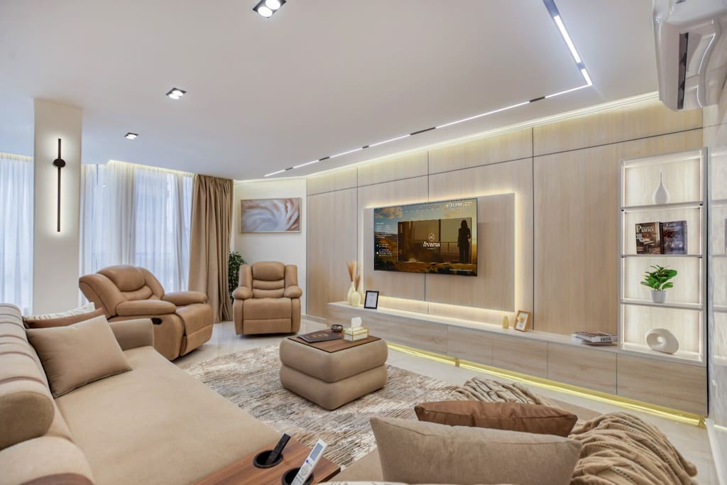 Stylish 3BR Central Stay | Near Airport | Sleeps 8
