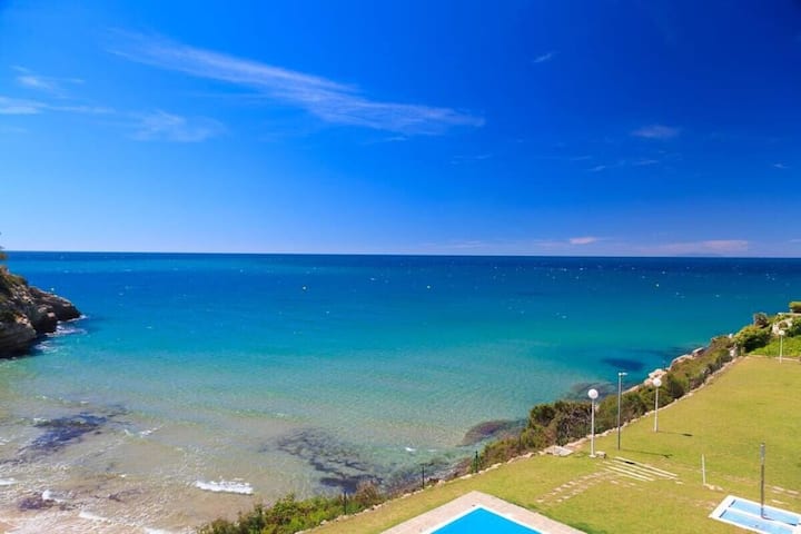 Frente Al Mar En Salou. - La Pineda