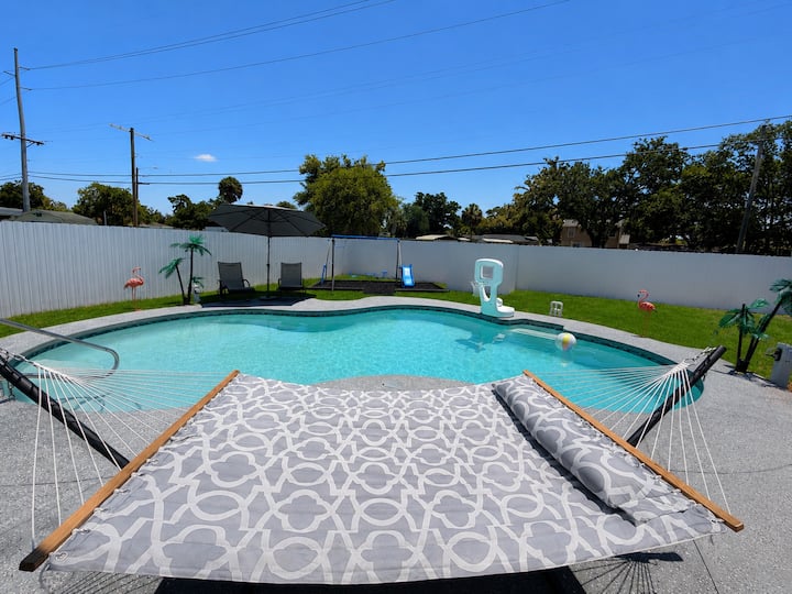 Brandon Private Home W/ Pool & Patio - 리버뷰