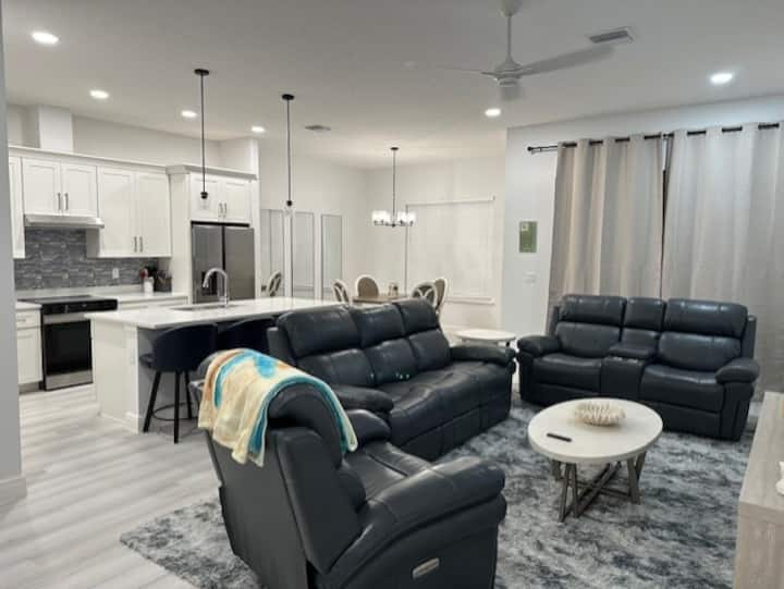 Hidden Gem 3/2.5/2 Modern Townhouse Melbourne Fl - Melbourne, FL