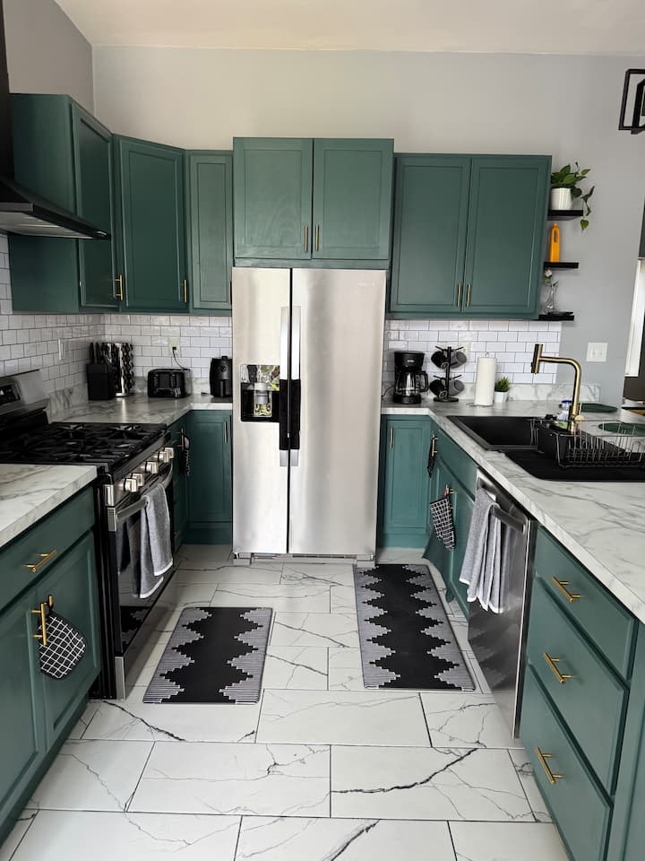 Maple Executive Suite|cwe 3br Retreat - University City, MO