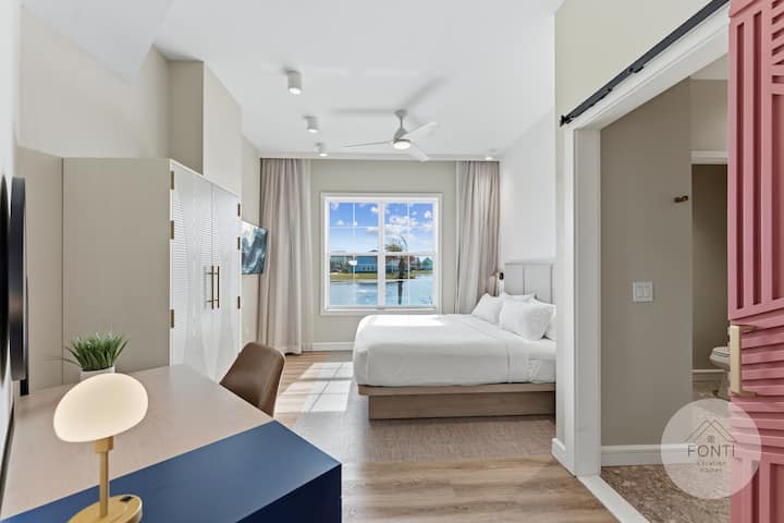 Dormitorio principal con cama tamaño king y baño.