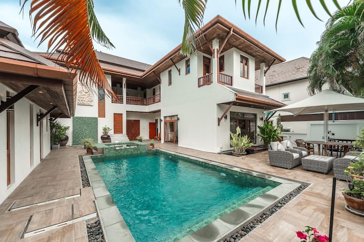 Luxury 5br Pool Villa  Villa Camélia In Chalong - 푸켓