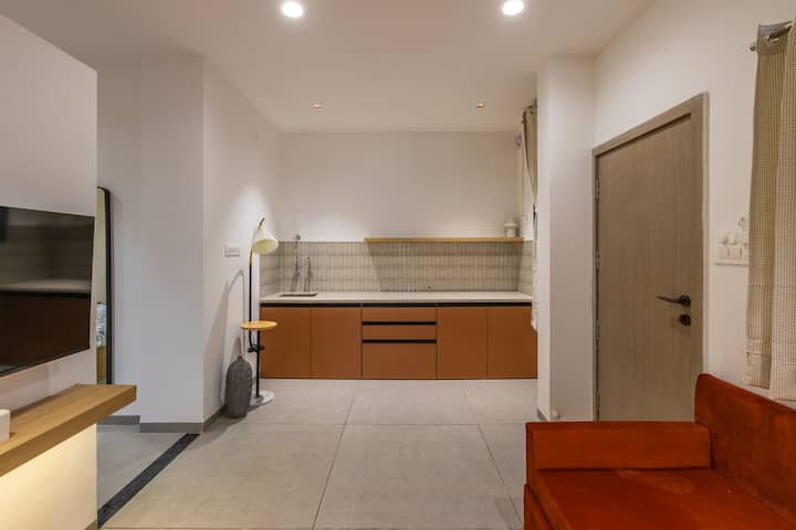 Serviced 1 Bhk Near It Park | Ac + Kitchen | Lift - Indore