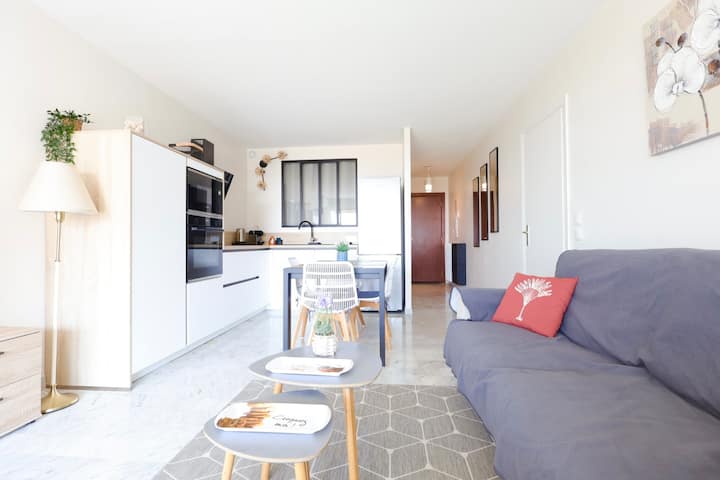 Le Syracuse: T2, Balcon Vue Mer, Piscine & Parking - Juan les Pins