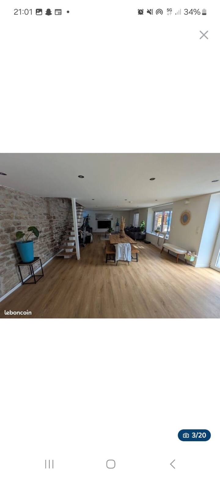 Maison Bretonne Spacieuse, Paisible, 4 Chambres - Rostrenen