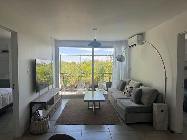 Apartamento de 2 quartos em Victoria com varanda