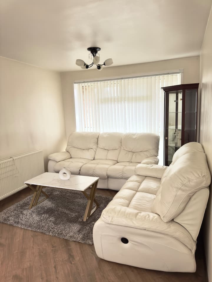 Spacious City Centre Apartment - Peterborough