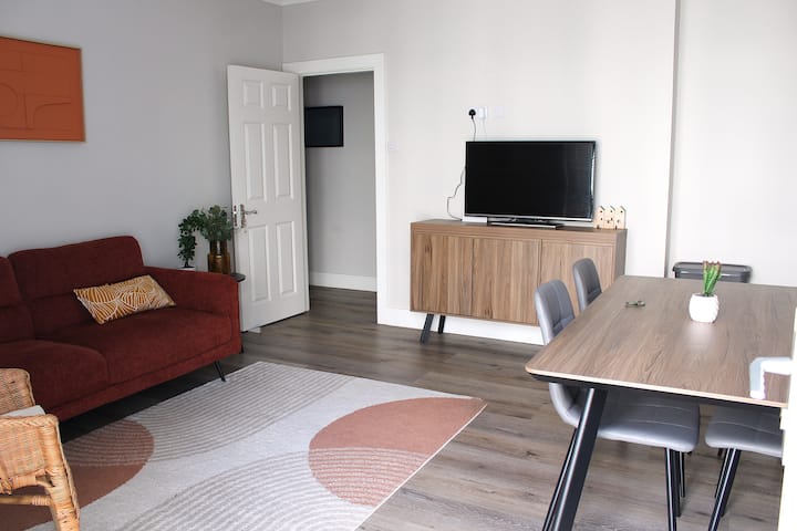 Spacious 2br- Apt 5 In | Liberties | Sleeps 4 - Dublin
