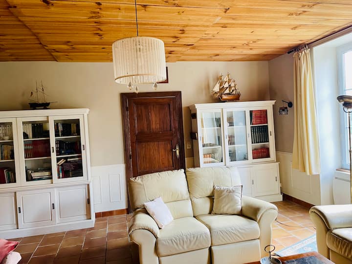 Maison Charentaise à La Campagne, Calme Et Nature - Charente-Maritime