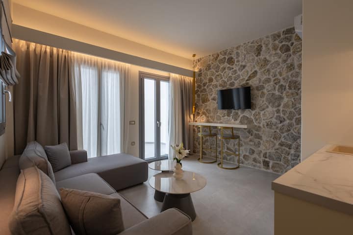 Maiandros Suites-maisonette Private Pool, Sea View - Santorini