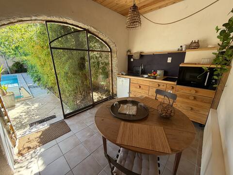 Top performing Airbnb: Le Nid Marin cabin with pool, 500 m from the beaches in La Ciotat