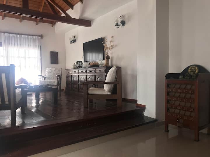 Casa Con Pileta A 50 Mts Del Mar Y 700 Del Centro - Miramar
