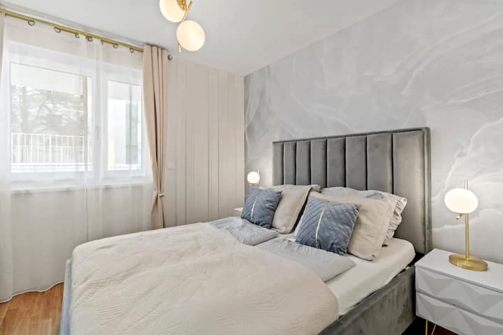 Modern 1-br Apartment | Near Metro U1 And Danube - Bécs