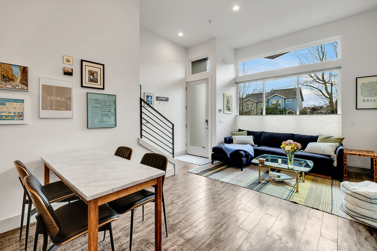 Bright & Cozy 2BR Townhouse – 97 Walk Score