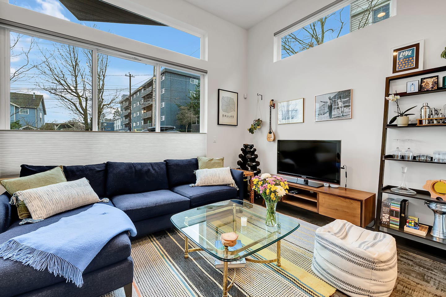 Bright & Cozy 2BR Townhouse – 97 Walk Score