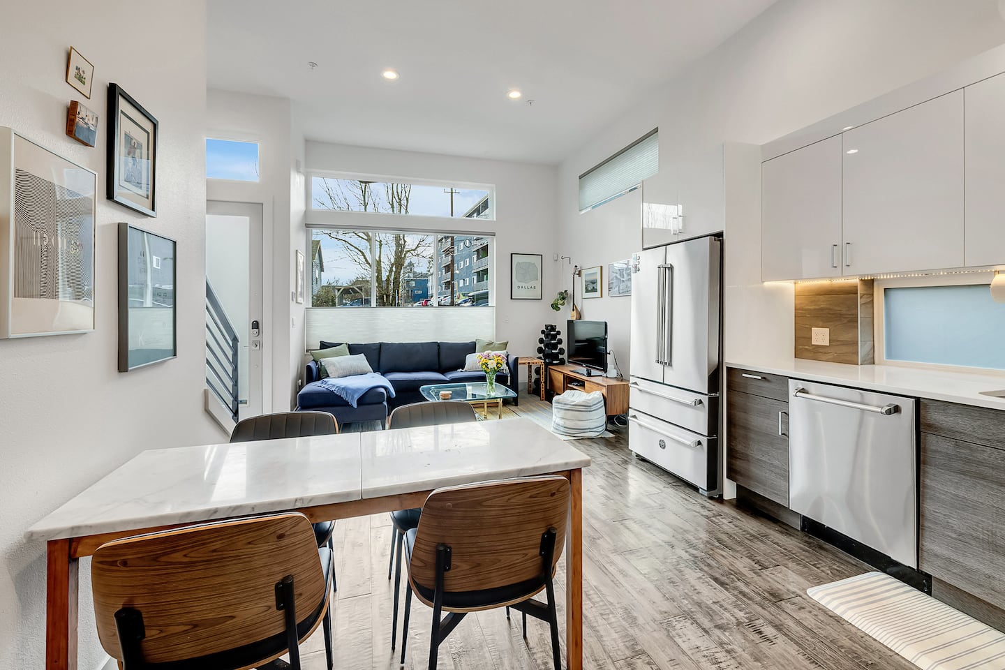 Bright & Cozy 2BR Townhouse – 97 Walk Score