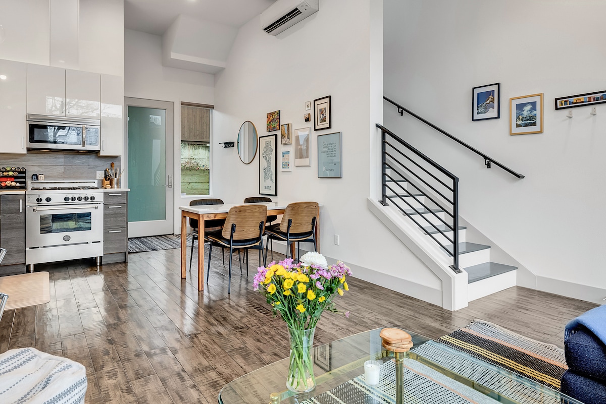 Bright & Cozy 2BR Townhouse – 97 Walk Score