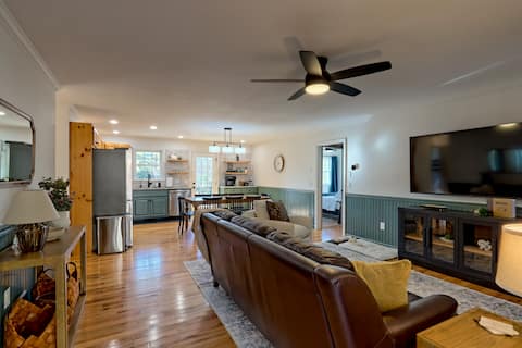 Successful Airbnb property: Starlight Ridge: Scenic Views, Cozy Mountain Stay in Clayton