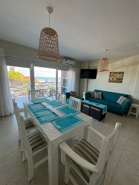 Successful Airbnb property: Oceanfront, close to everything. Treat yourself to a few days! in Monte Hermoso