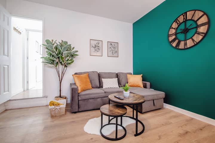 White Marble Residence | Free Parking | 12ppl - Sheffield, UK