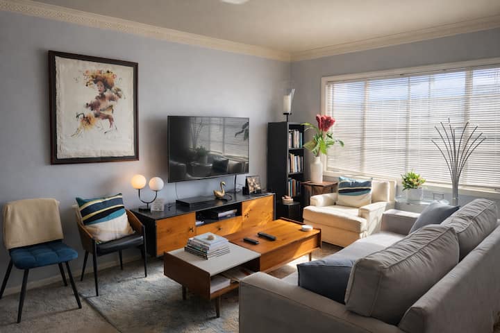 Superbly Located – Weho Bars, Sunset Blvd & More! - Baldwin Hills - Los Angeles